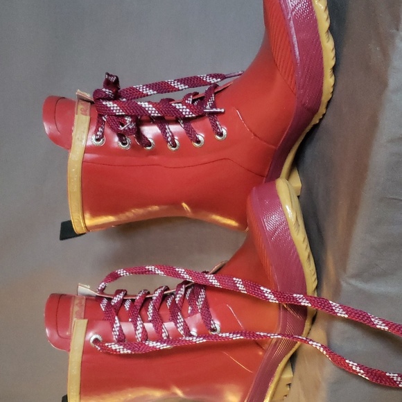 Wind River rubber boots. Size 7.  Little heel. Practically brand new.  Fun, cute - Picture 3 of 7